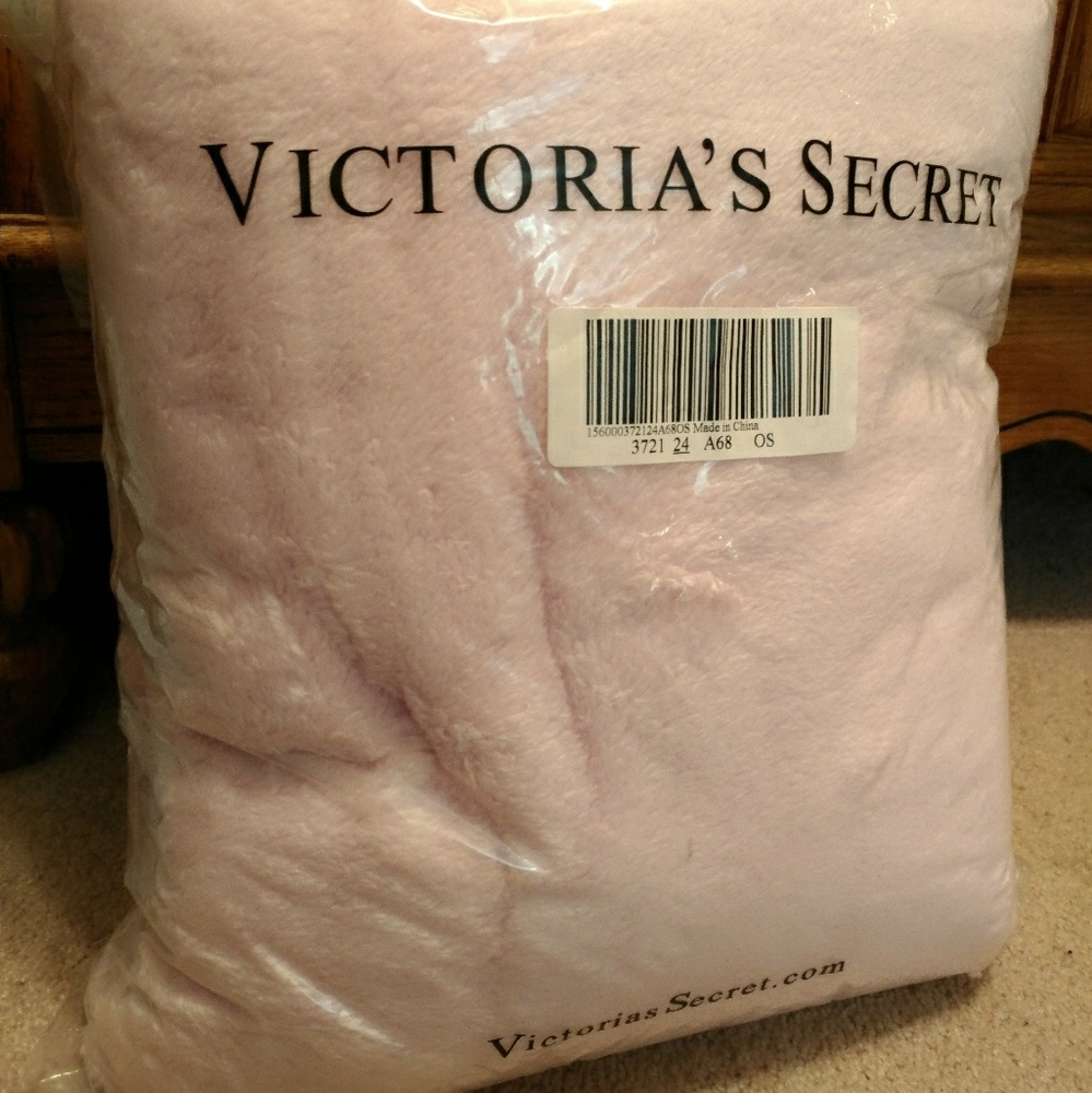 VS pink blanket